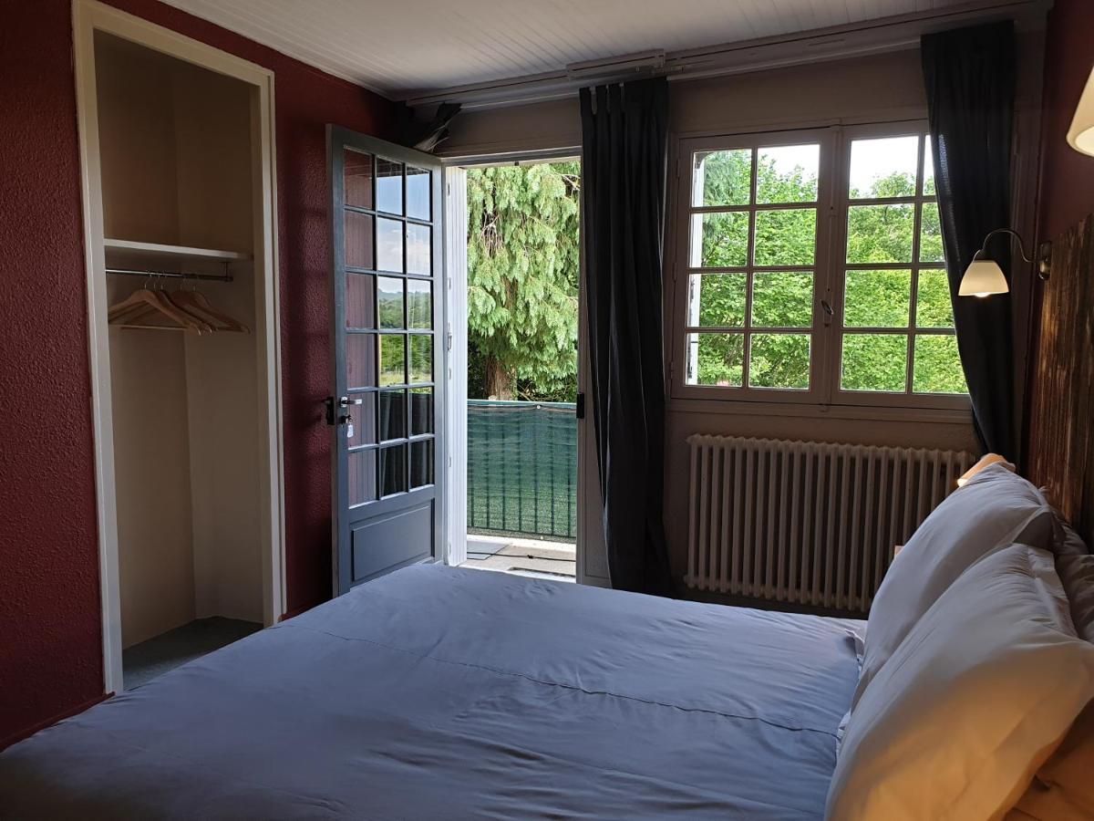 Auberge Du Bois De L'Etang - Motel Les Tilleuls Peyrat-le-Château المظهر الخارجي الصورة