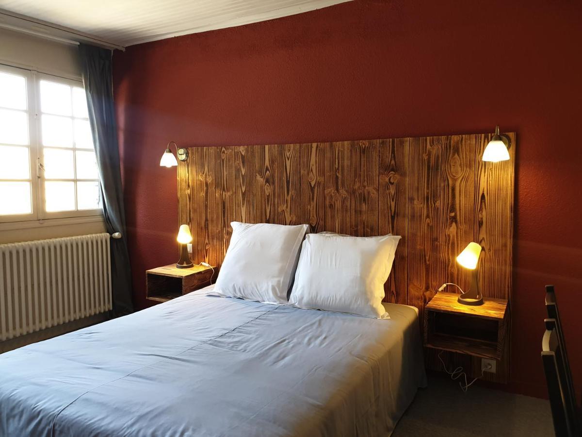 Auberge Du Bois De L'Etang - Motel Les Tilleuls Peyrat-le-Château المظهر الخارجي الصورة