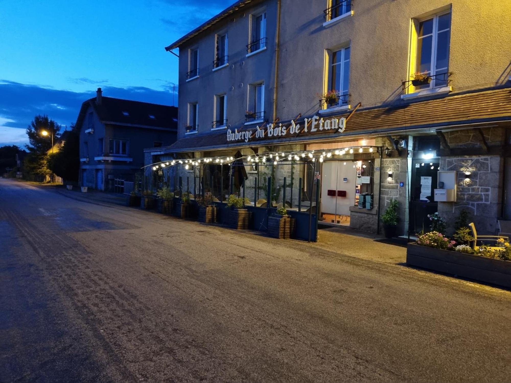 Auberge Du Bois De L'Etang - Motel Les Tilleuls Peyrat-le-Château المظهر الخارجي الصورة